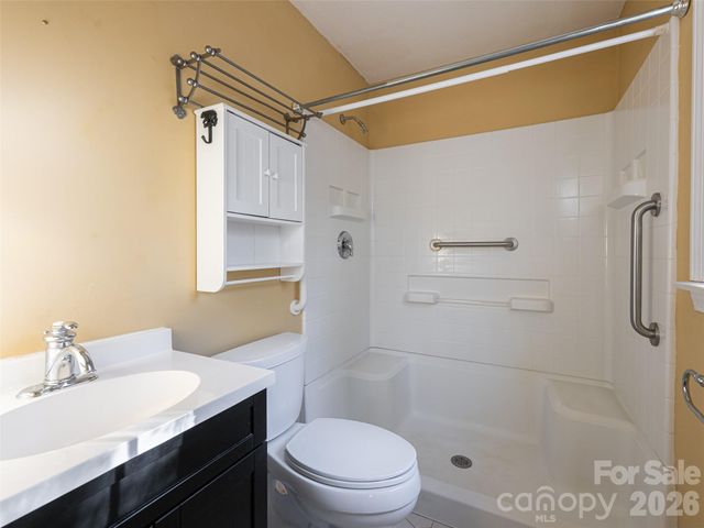 100 Wolf Shoals Drive, Hendersonville, NC 28739