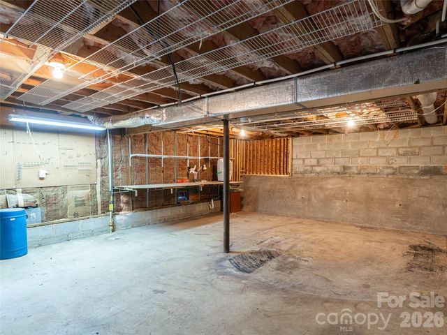 100 Wolf Shoals Drive, Hendersonville, NC 28739