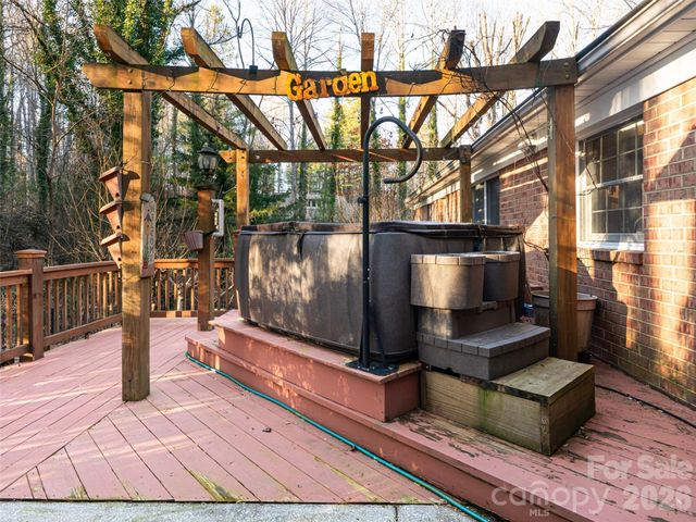 100 Wolf Shoals Drive, Hendersonville, NC 28739