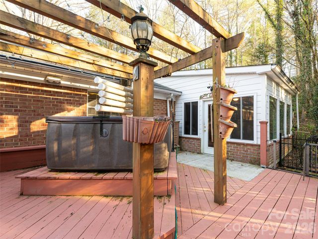 100 Wolf Shoals Drive, Hendersonville, NC 28739