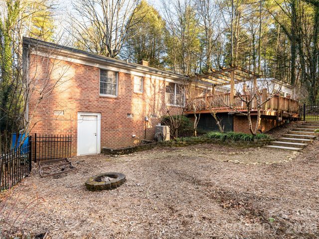 100 Wolf Shoals Drive, Hendersonville, NC 28739