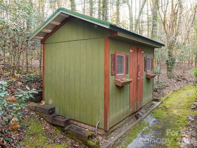 100 Wolf Shoals Drive, Hendersonville, NC 28739