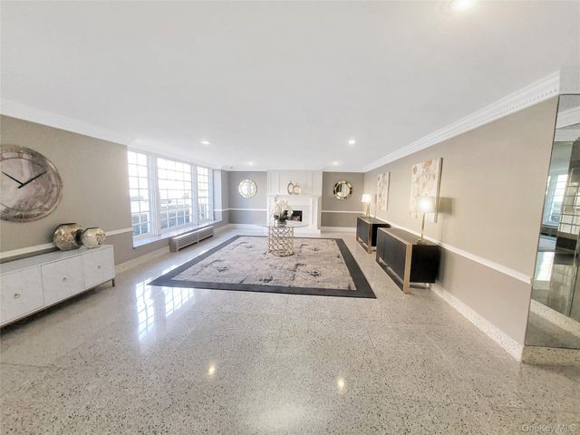 8439 153rd Avenue 6A, Lindenwood, NY 11414