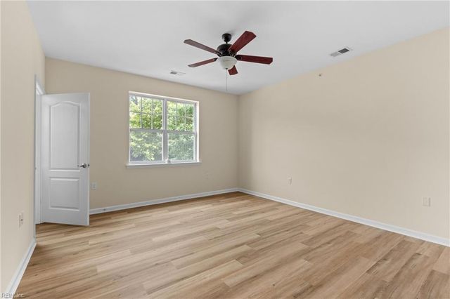 900 Southmoor Dr Unit 205, Virginia Beach, VA 23455