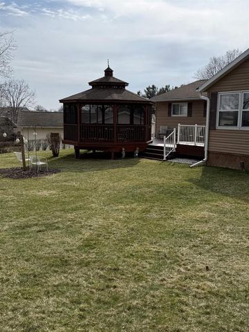 714 Willow Run Street, Cottage Grove, WI 53527