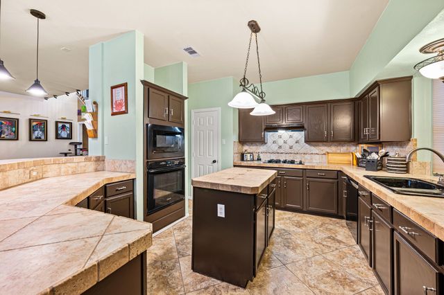 4008 Falcon Ridge Drive, Haltom City, TX 76137