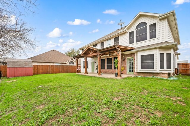 4008 Falcon Ridge Drive, Haltom City, TX 76137