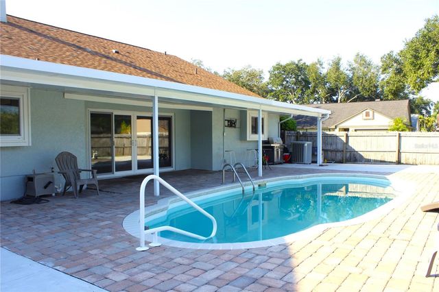 1913 FIRETHORN COURT, Brandon, FL 33511