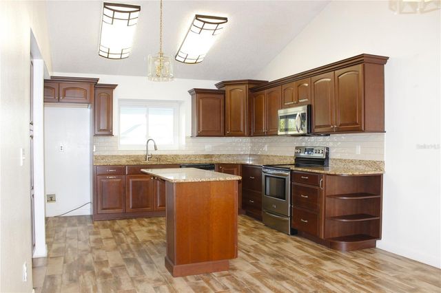 1913 FIRETHORN COURT, Brandon, FL 33511