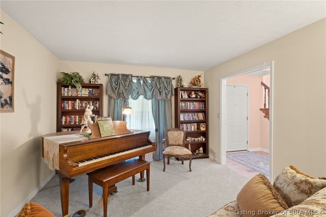 2206 Glenn Abbey, Jeffersonville, IN 47130