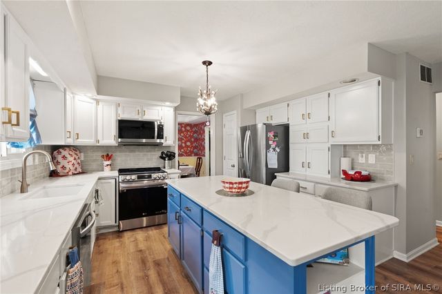 2206 Glenn Abbey, Jeffersonville, IN 47130