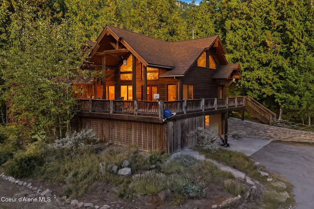 700 Sunset View Ln, Hope, ID 83836