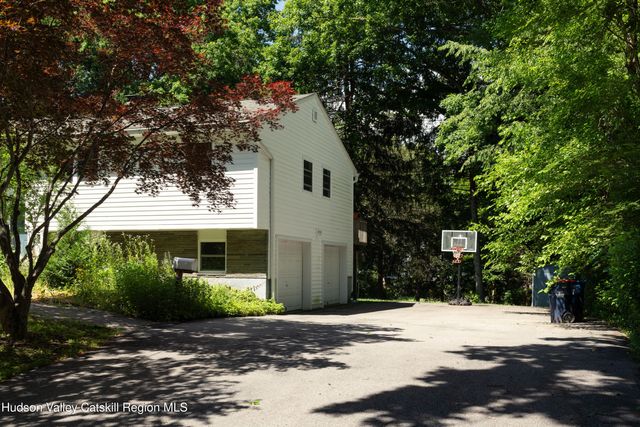 22 Crosmour Road, Rhinebeck, NY 12572