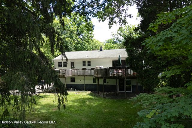 22 Crosmour Road, Rhinebeck, NY 12572