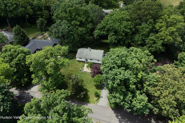 22 Crosmour Road, Rhinebeck, NY 12572