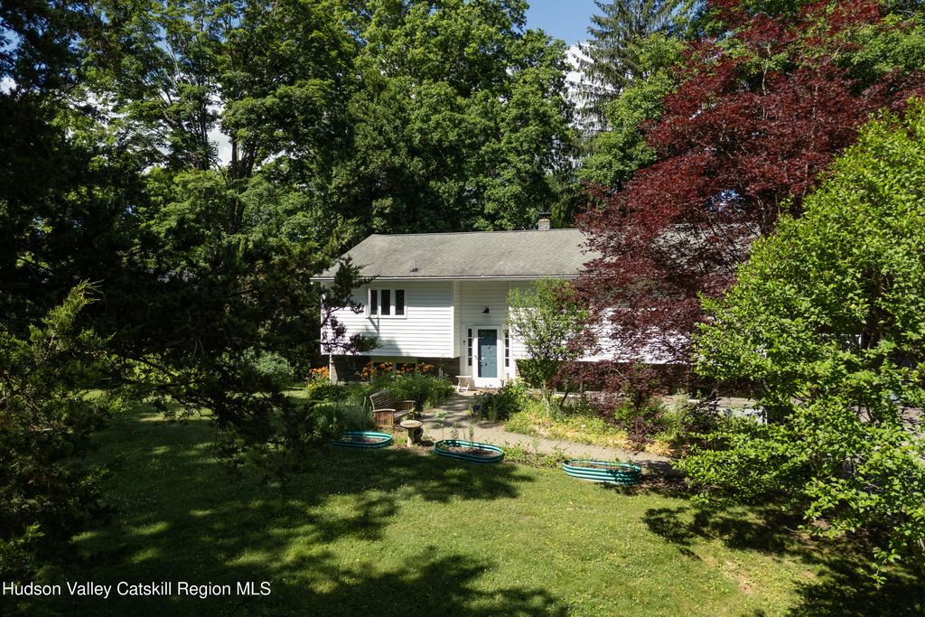 22 Crosmour Road, Rhinebeck, NY 12572
