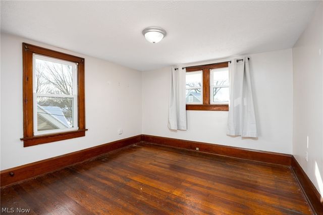 241 24th Street NW, Barberton, OH 44203