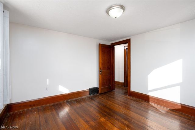 241 24th Street NW, Barberton, OH 44203