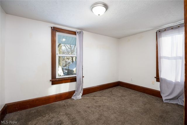 241 24th Street NW, Barberton, OH 44203