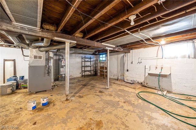 241 24th Street NW, Barberton, OH 44203