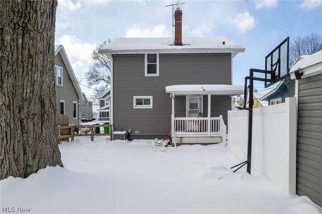 241 24th Street NW, Barberton, OH 44203