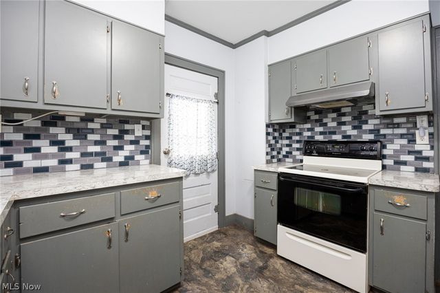 241 24th Street NW, Barberton, OH 44203