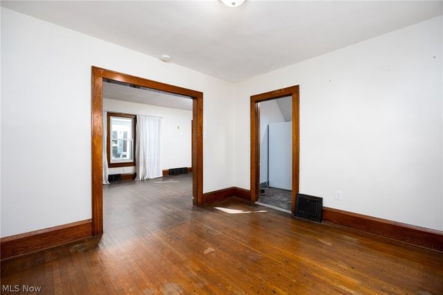 241 24th Street NW, Barberton, OH 44203