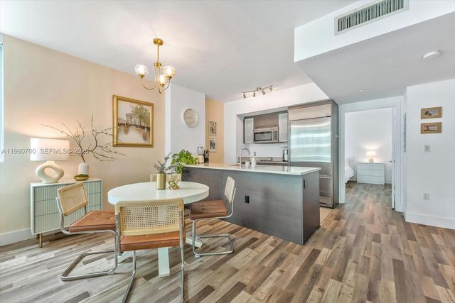 500 Brickell Ave 1810, Miami, FL 33131