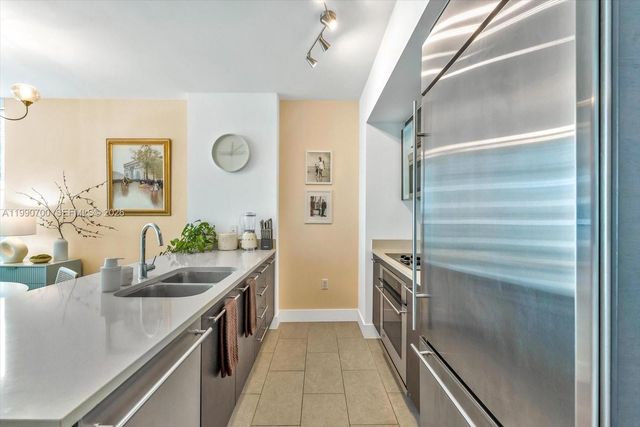 500 Brickell Ave 1810, Miami, FL 33131