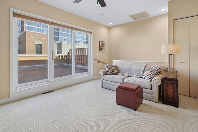 525 N PEORIA Street, Chicago, IL 60642