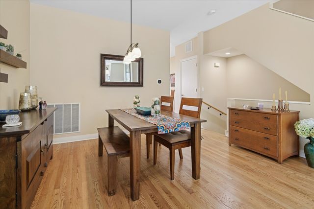 525 N PEORIA Street, Chicago, IL 60642