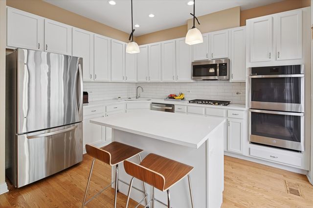 525 N PEORIA Street, Chicago, IL 60642