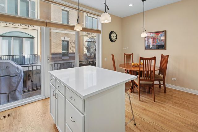 525 N PEORIA Street, Chicago, IL 60642