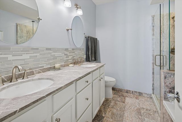 525 N PEORIA Street, Chicago, IL 60642