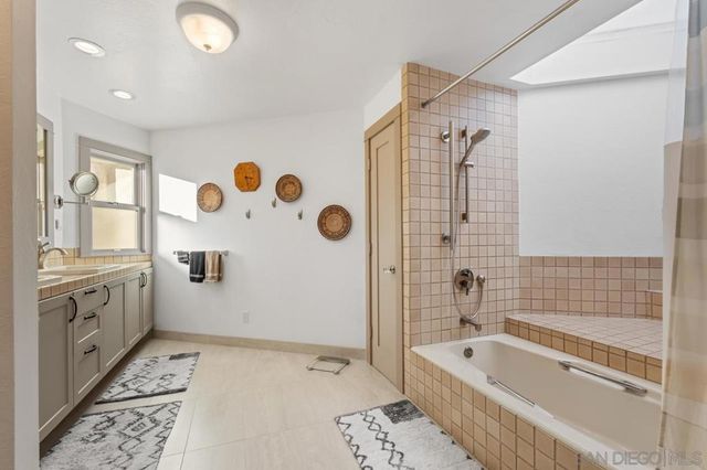 4321 Valle Vista, San Diego, CA 92103