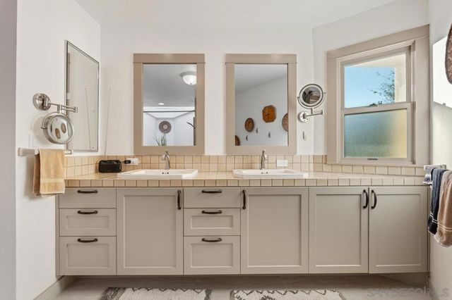 4321 Valle Vista, San Diego, CA 92103