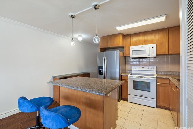 1427 Alexander Street 207, Honolulu, HI 96822
