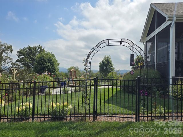 173 Pisgah Ridge Trail, Mills River, NC 28759