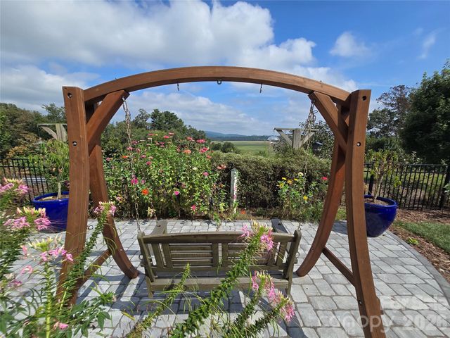 173 Pisgah Ridge Trail, Mills River, NC 28759