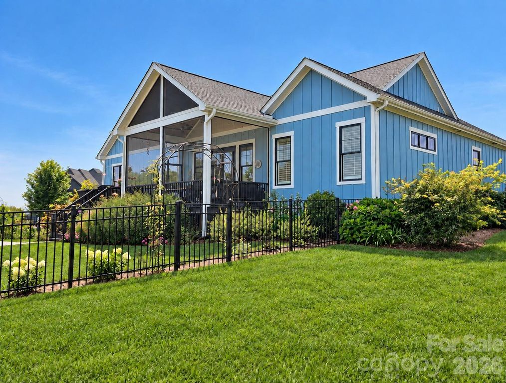 173 Pisgah Ridge Trail, Mills River, NC 28759