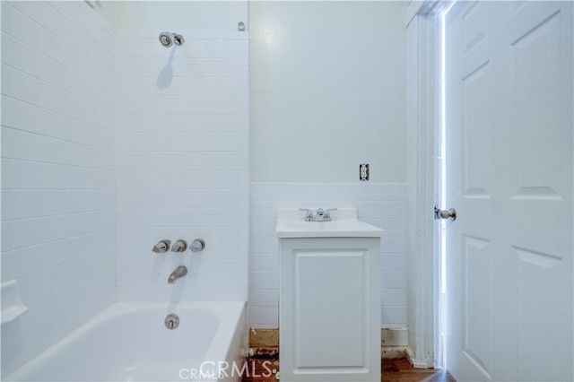 458 W Vernon Avenue, Los Angeles, CA 90037