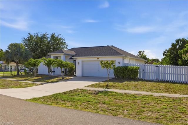 1082 Ridgeway DR, North Fort Myers, FL 33903
