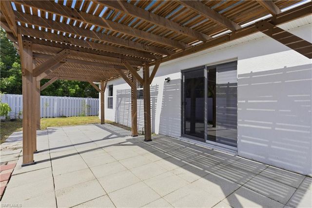1082 Ridgeway DR, North Fort Myers, FL 33903