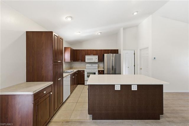 1082 Ridgeway DR, North Fort Myers, FL 33903