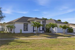 1082 Ridgeway DR, North Fort Myers, FL 33903