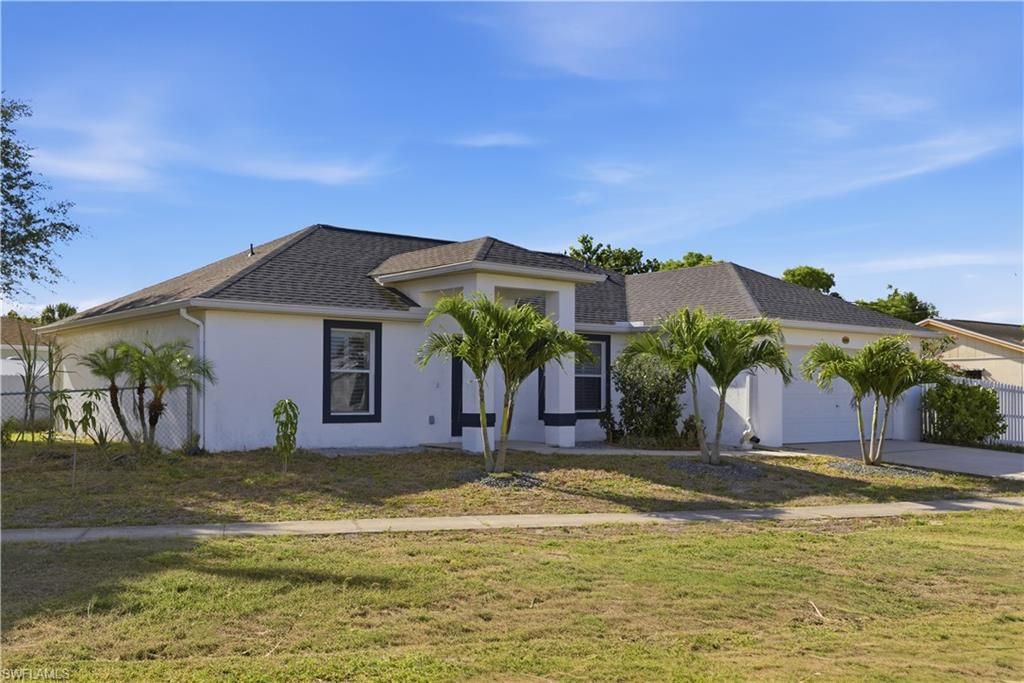 1082 Ridgeway DR, North Fort Myers, FL 33903