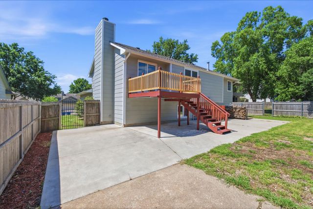 218 E Oak Meadows Rd, Derby, KS 67037