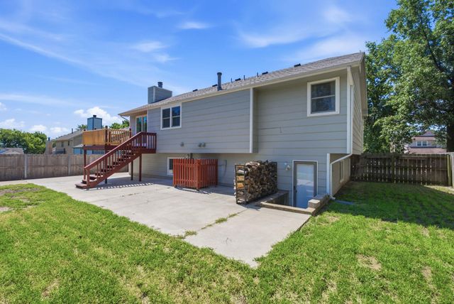 218 E Oak Meadows Rd, Derby, KS 67037