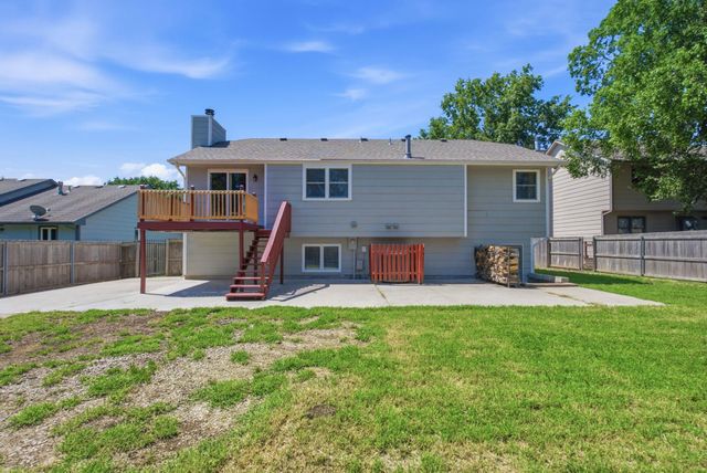 218 E Oak Meadows Rd, Derby, KS 67037