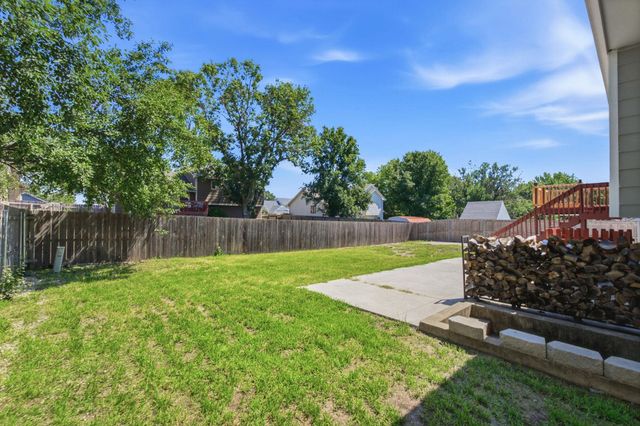 218 E Oak Meadows Rd, Derby, KS 67037